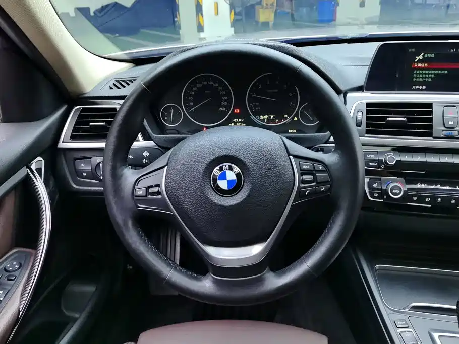 BMW 3 Series 2018 — фото 15
