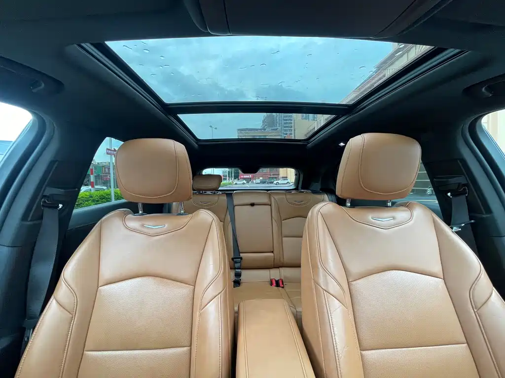 Cadillac XT4 2019 — фото 18