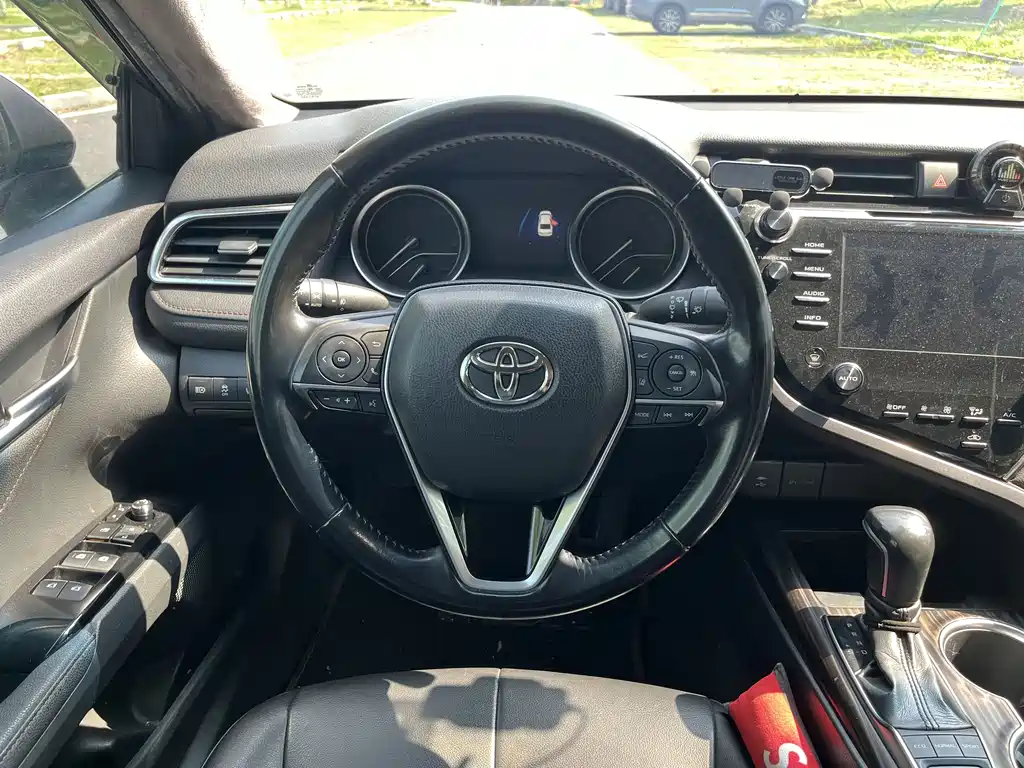 Toyota Camry 2018 — фото 17