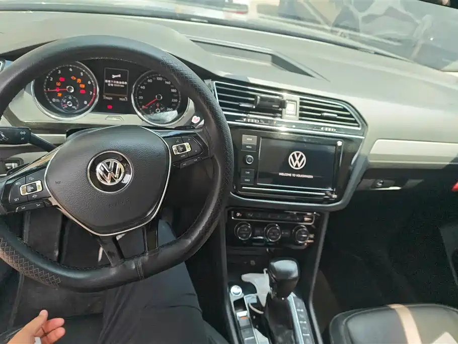 Volkswagen Tiguan L 2019 — фото 12