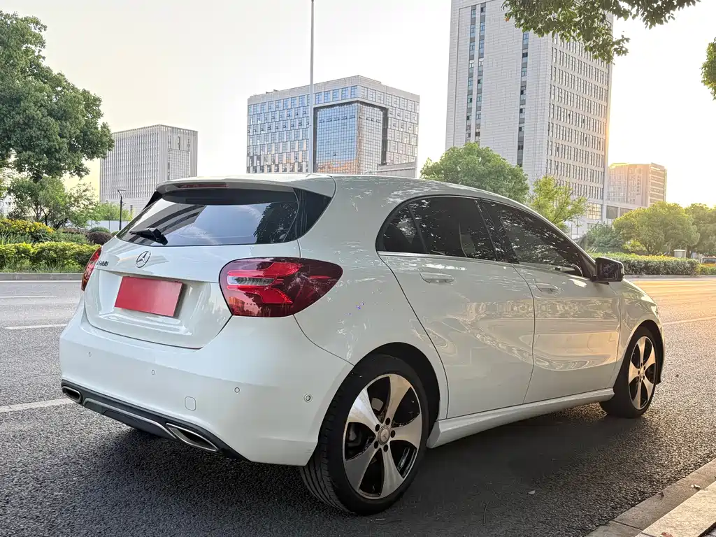 Mercedes-Benz A-Class 2017 — фото 18