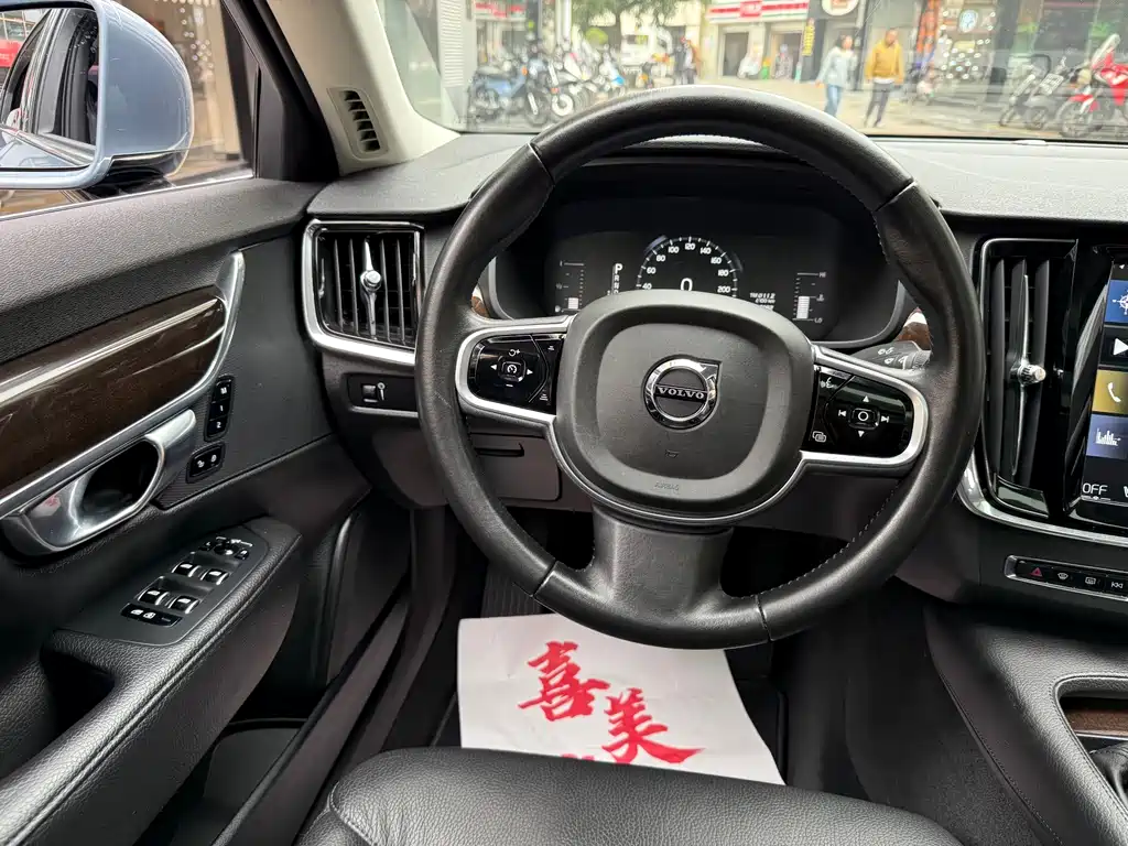 Volvo S90 2018 — фото 15