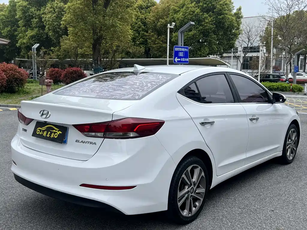 Hyundai Elantra 2017 — фото 6