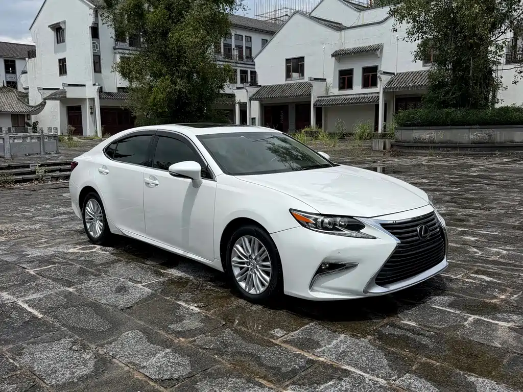 Lexus ES 2018 — фото 3