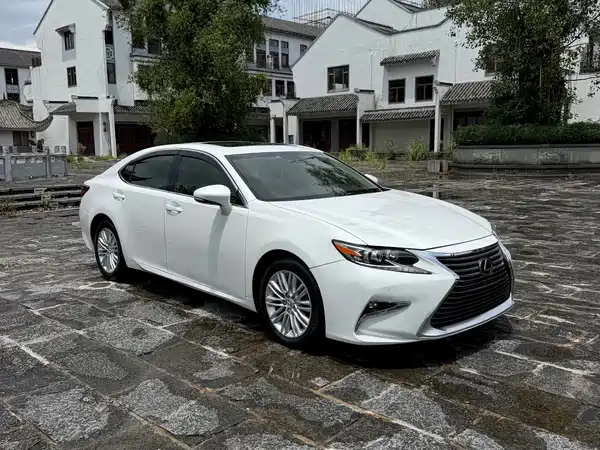 Lexus ES 2018