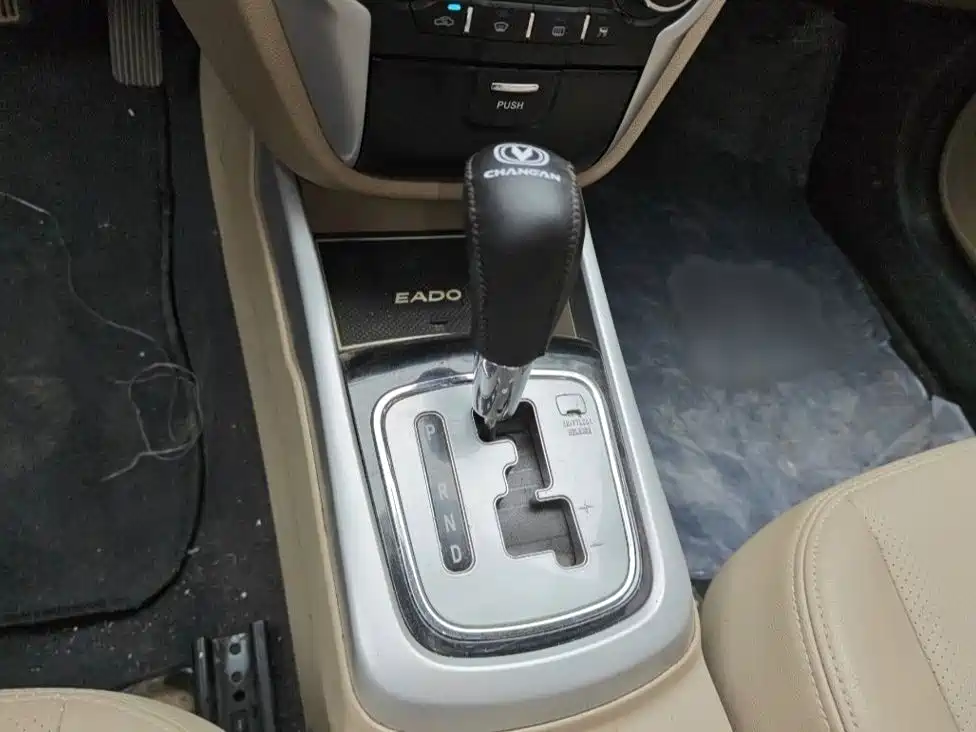Changan Eado 2015 — фото 18