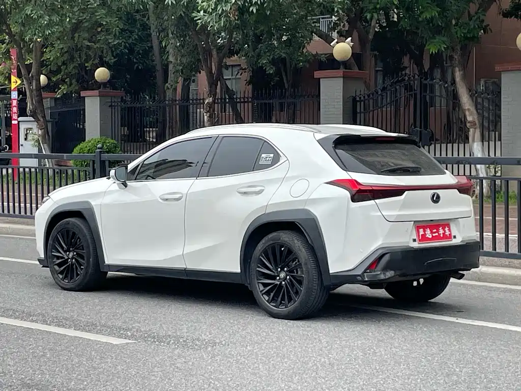 Lexus UX 2019 — фото 3