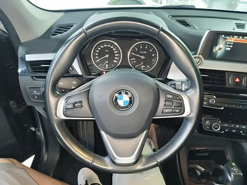 BMW X1 2017 — фото 11