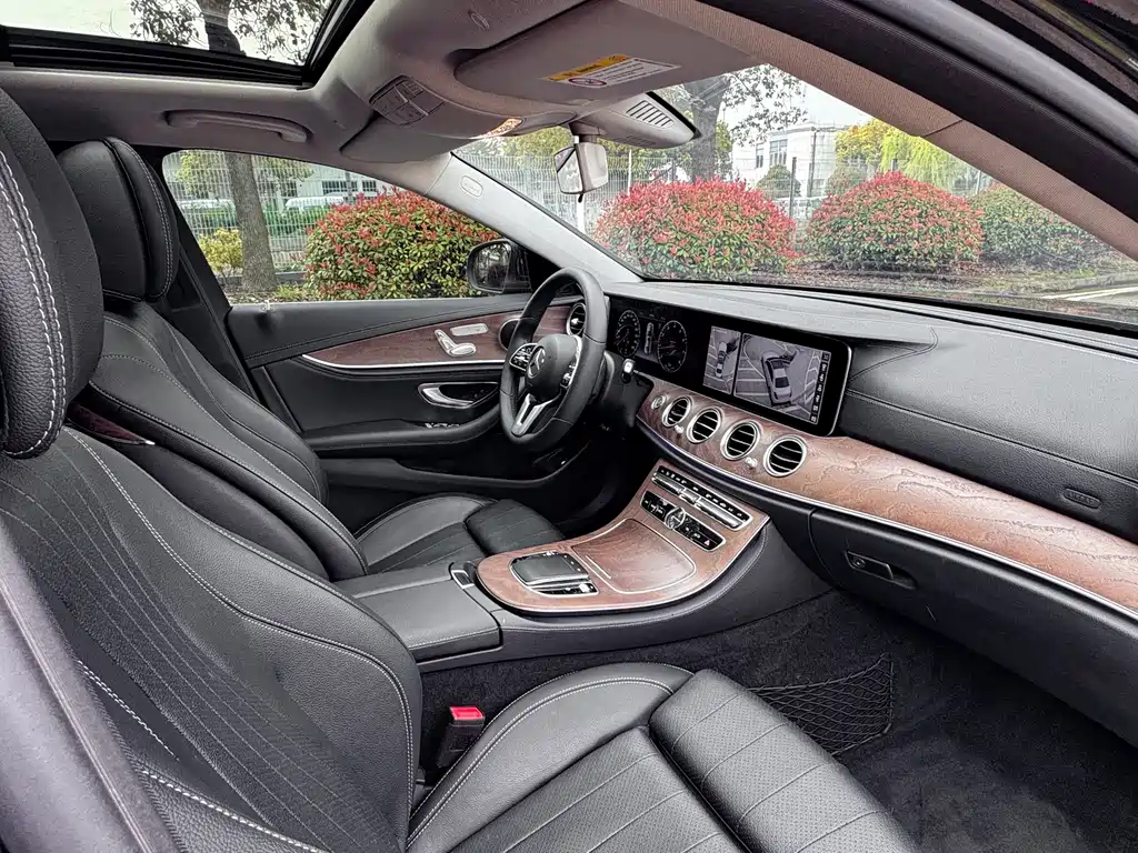 Mercedes-Benz E-Class 2019 — фото 20