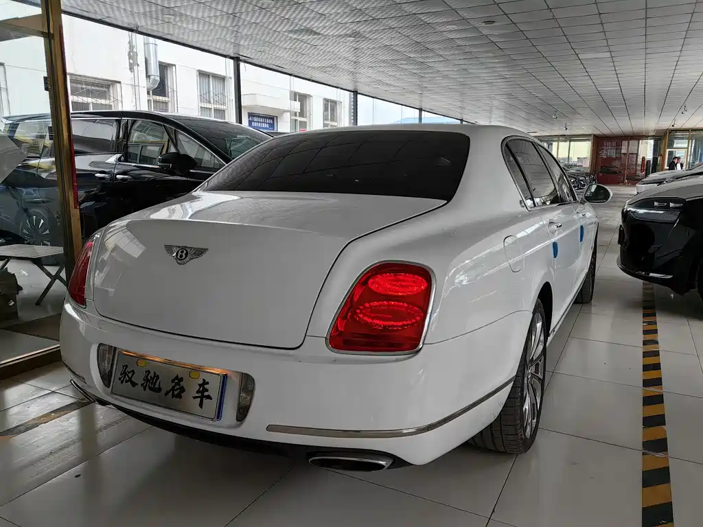 Bentley Flying Spur 2010 — фото 17