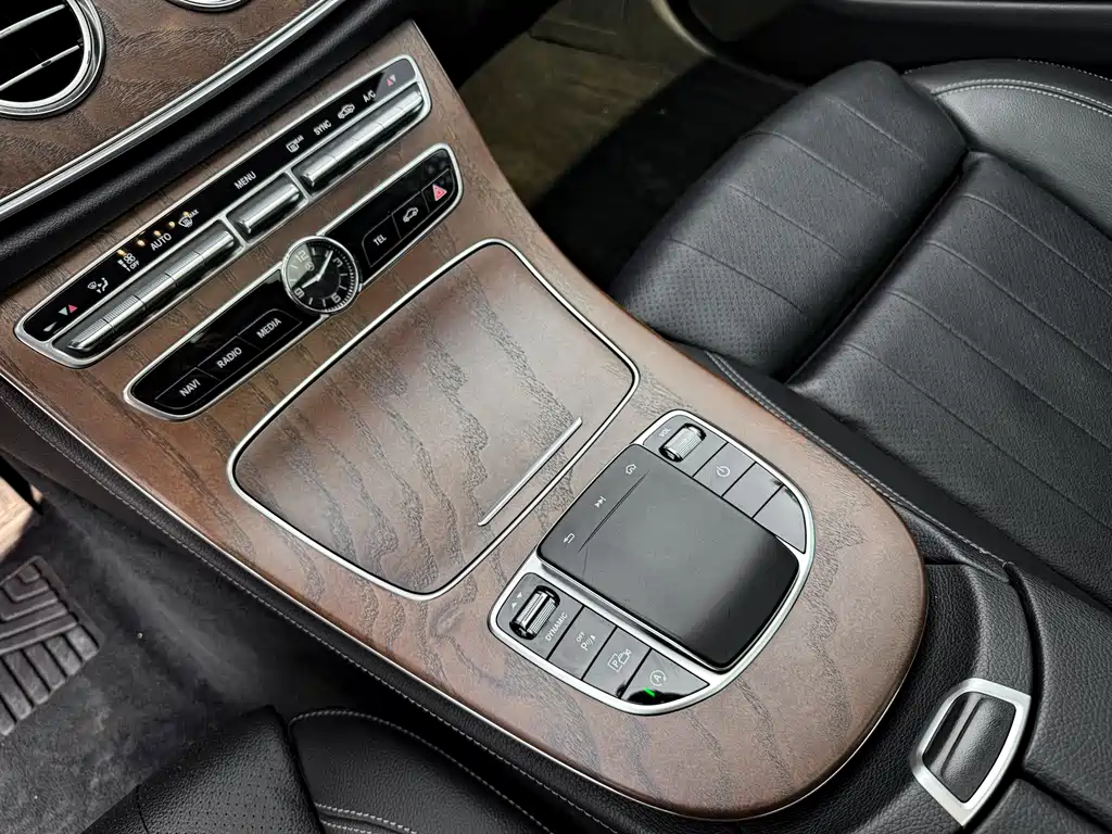 Mercedes-Benz E-Class 2019 — фото 10