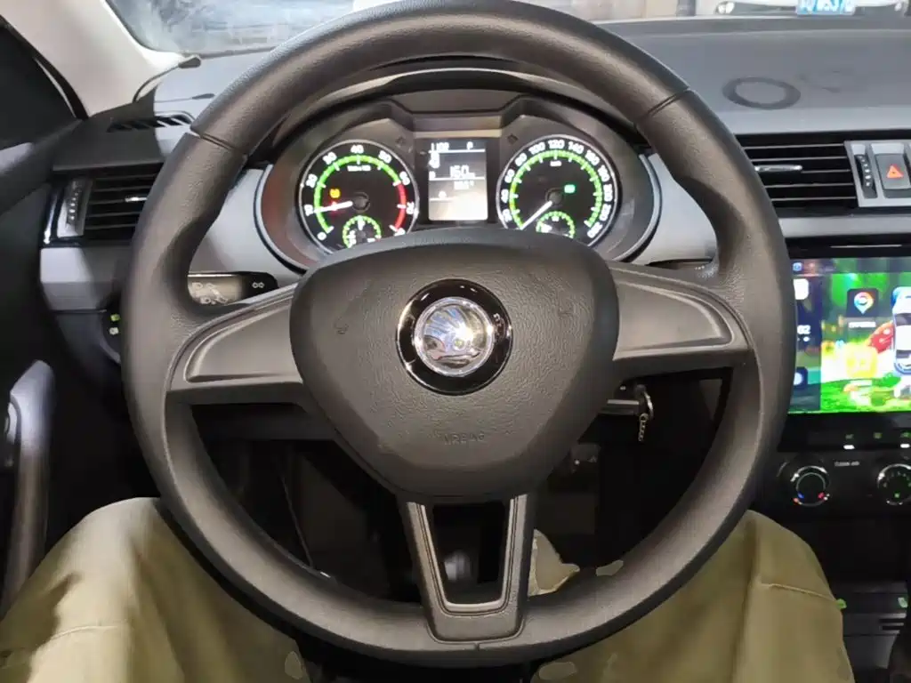 Skoda Octavia 2018 — фото 11