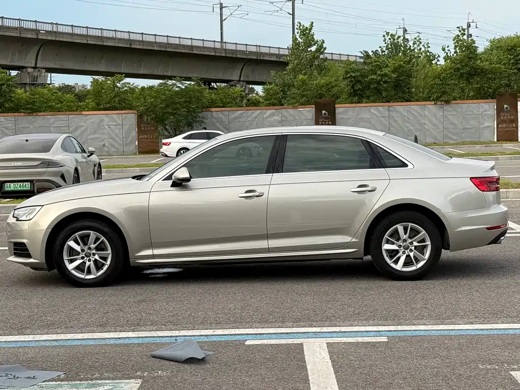 Audi A4L 2016