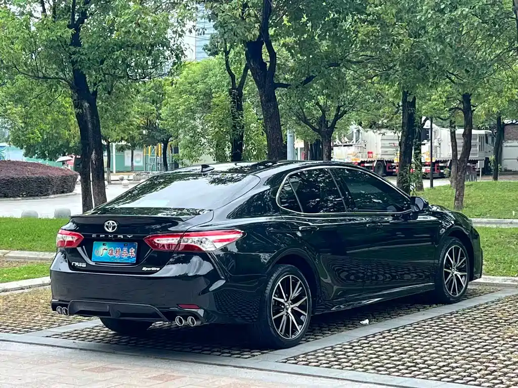 Toyota Camry 2023 — фото 2