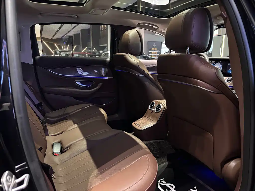 Mercedes-Benz E-Class 2022 — фото 14