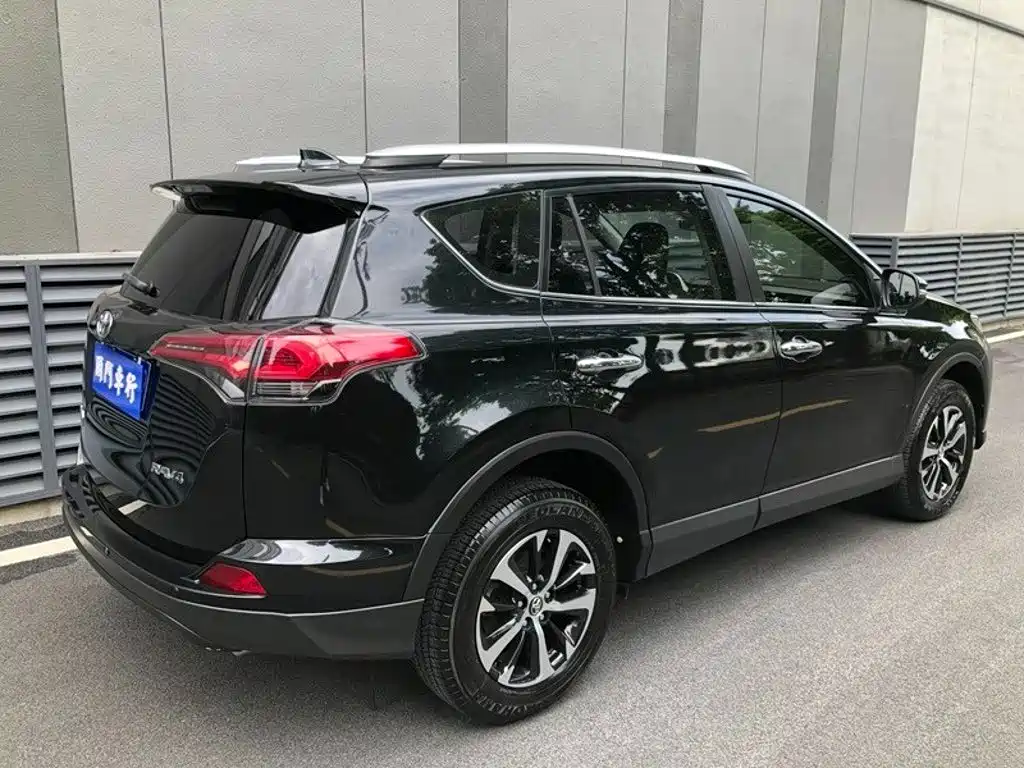 Toyota RAV4 2019 — фото 14