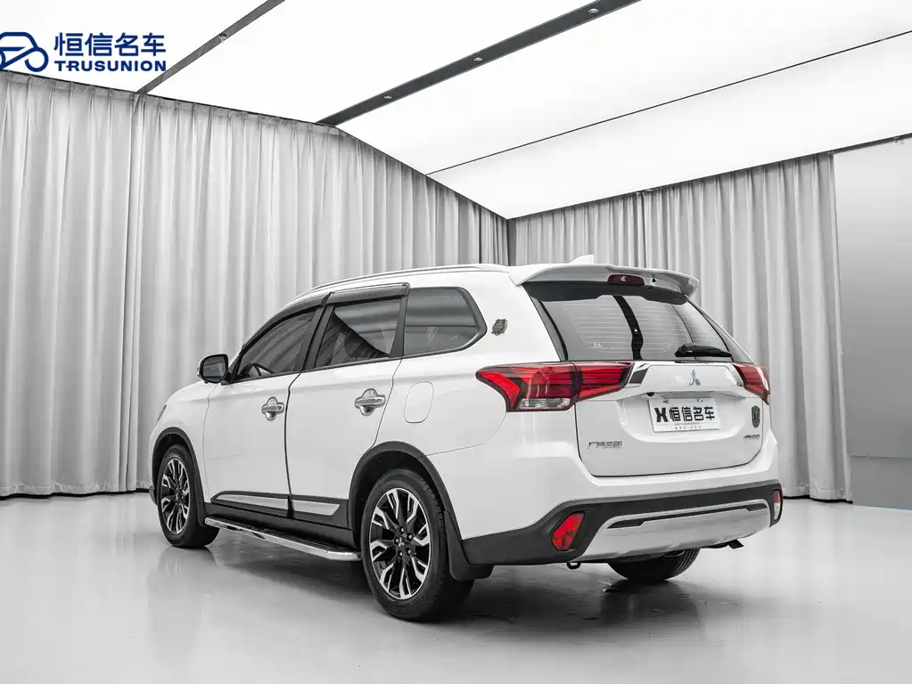 Mitsubishi Outlander 2020 — фото 6