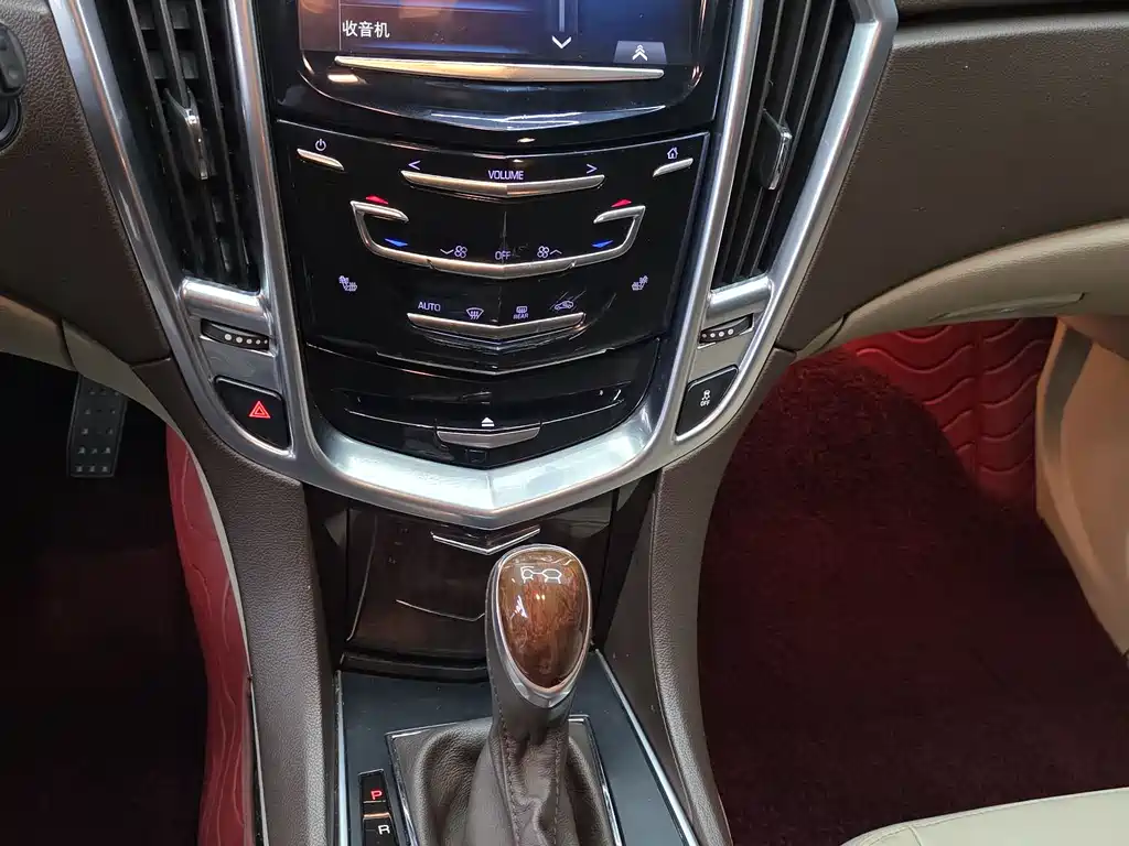 Cadillac SRX 2014 — фото 8