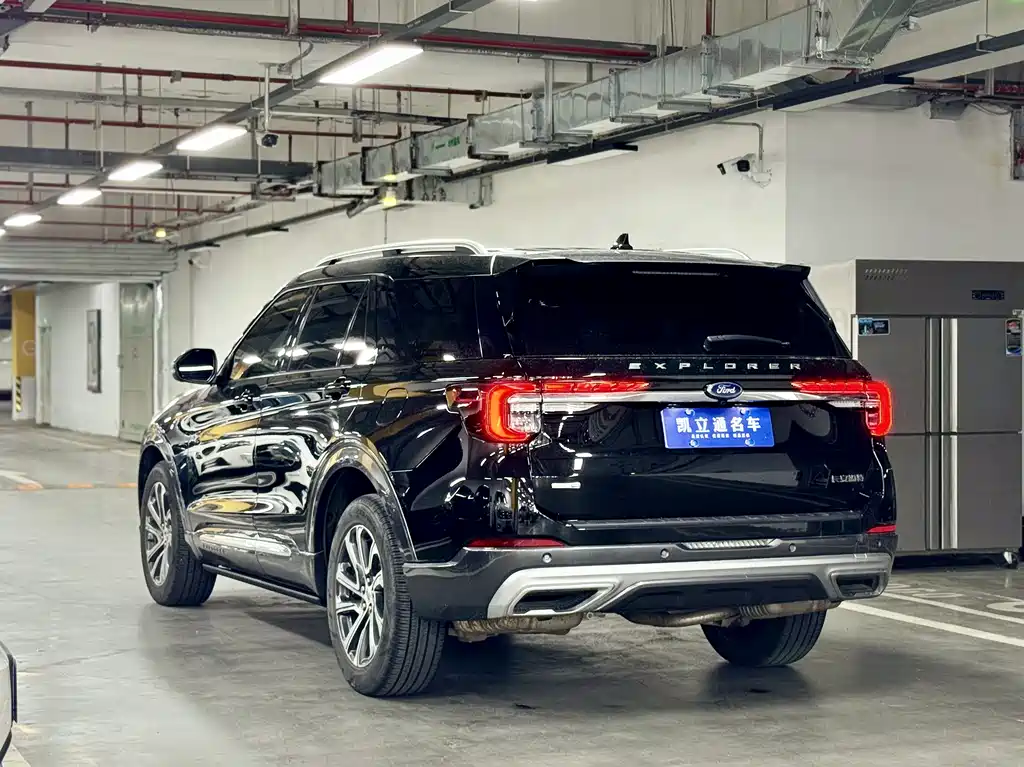 Ford Explorer 2023 — фото 3