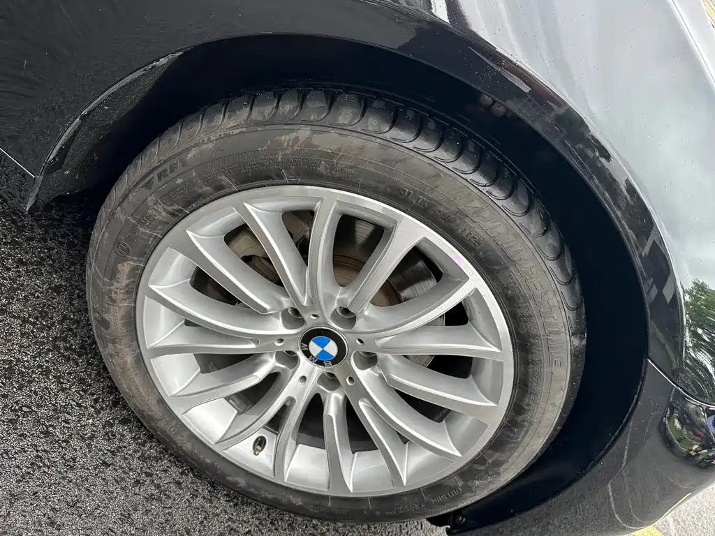 BMW 5 Series 2017 — фото 18