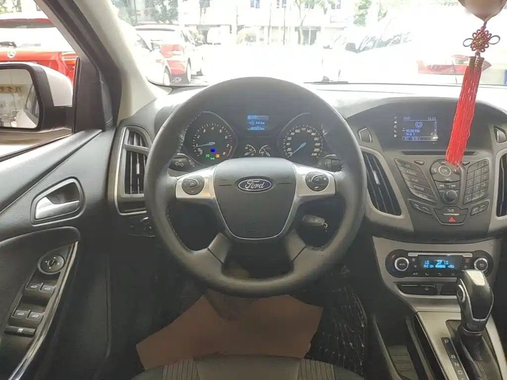 Ford Focus 2015 — фото 11