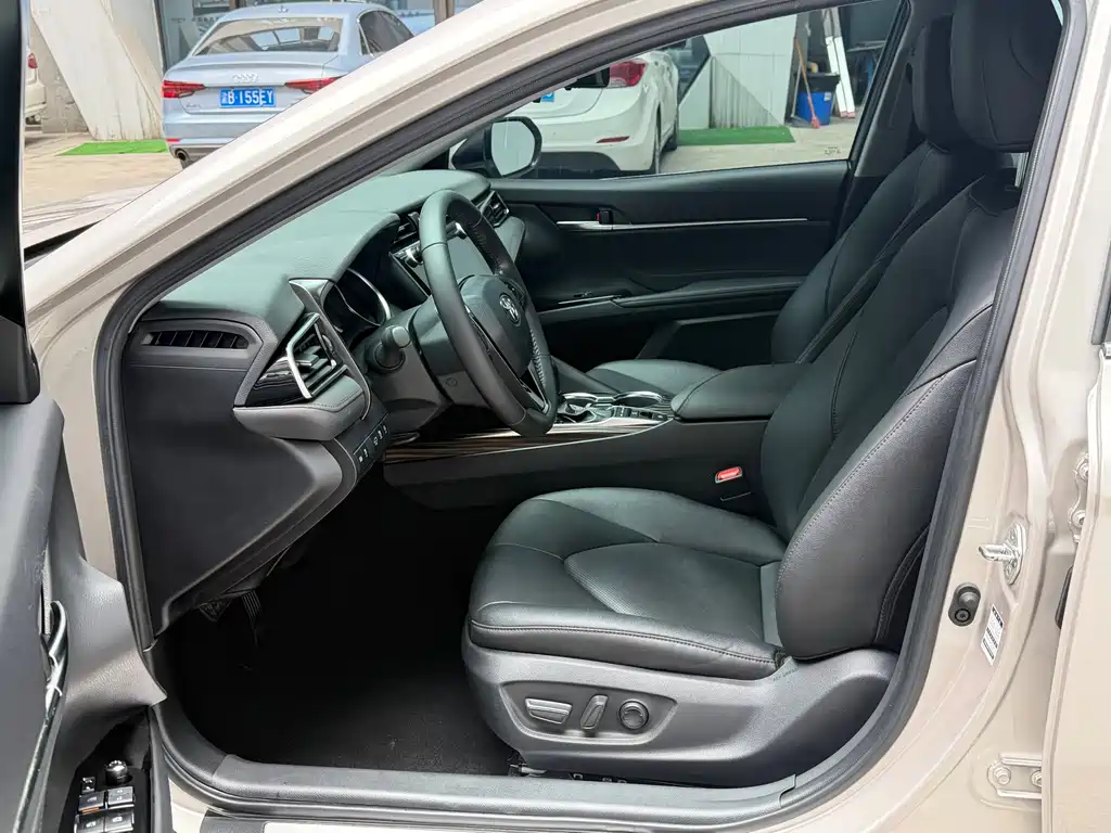 Toyota Camry 2021 — фото 19