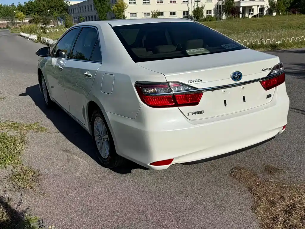 Toyota Camry 2016 — фото 4