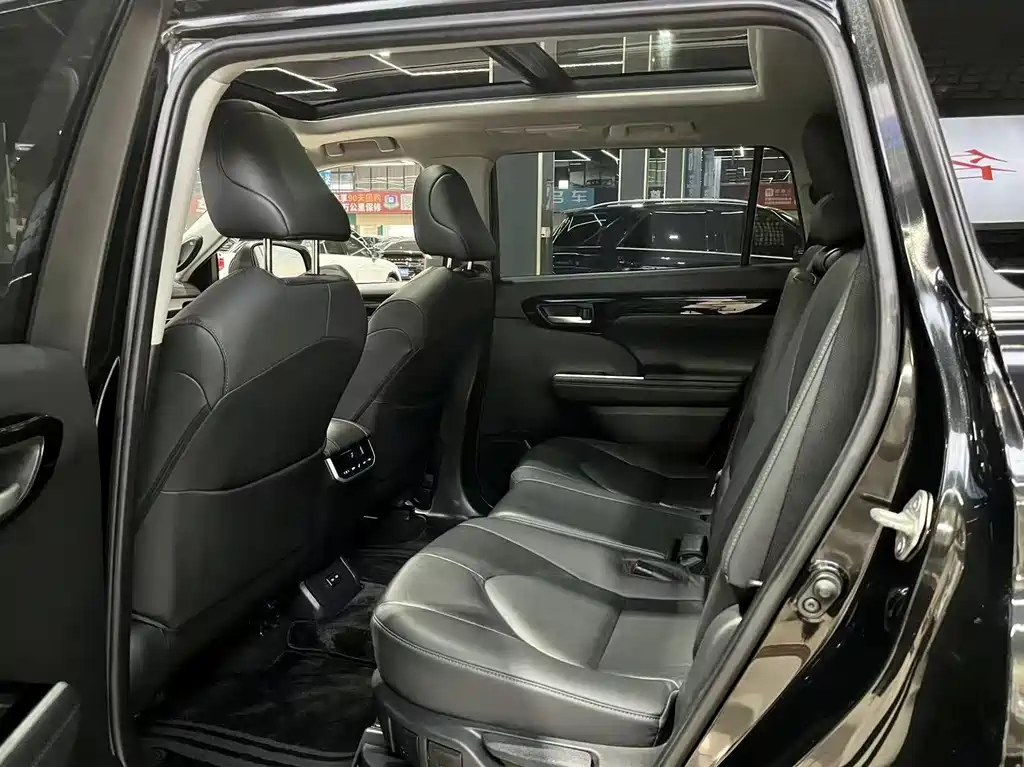 Toyota Highlander 2022 — фото 15