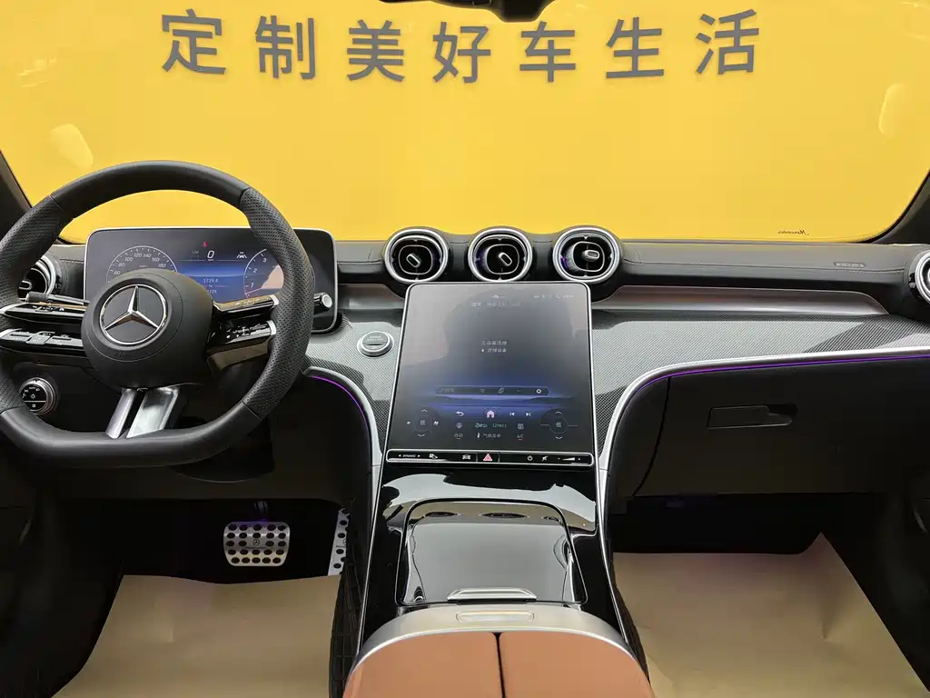 Mercedes-Benz C-Class 2025 — фото 15