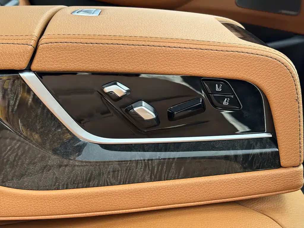 BMW 5 Series 2018 — фото 31