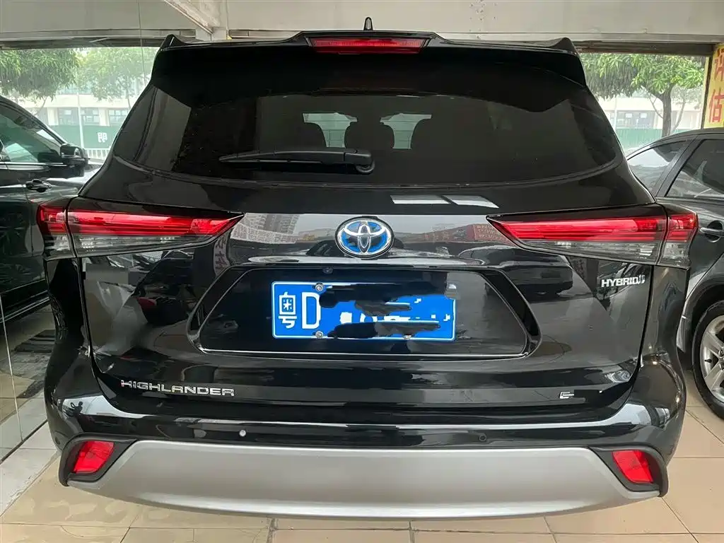 Toyota Highlander 2022 — фото 8