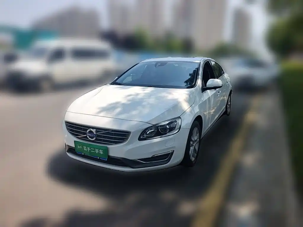 Volvo S60 2017 — фото 1