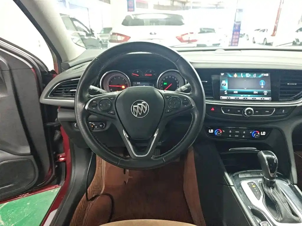 Buick Regal 2018 — фото 11