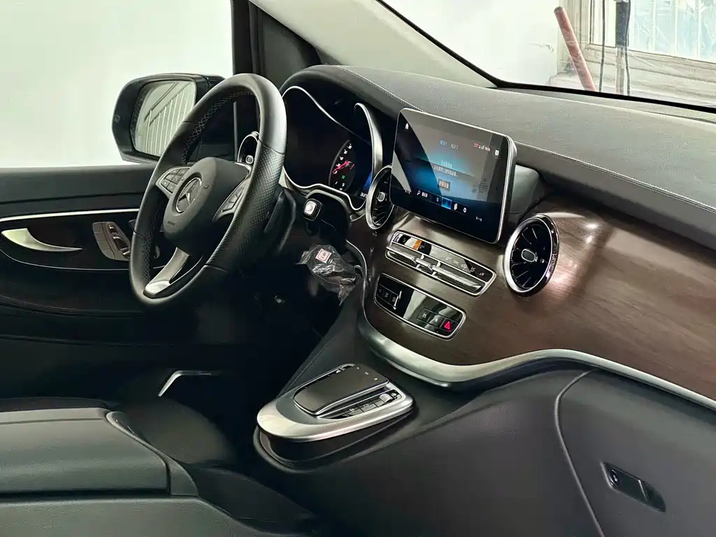 Mercedes-Benz V-Class 2022 — фото 18