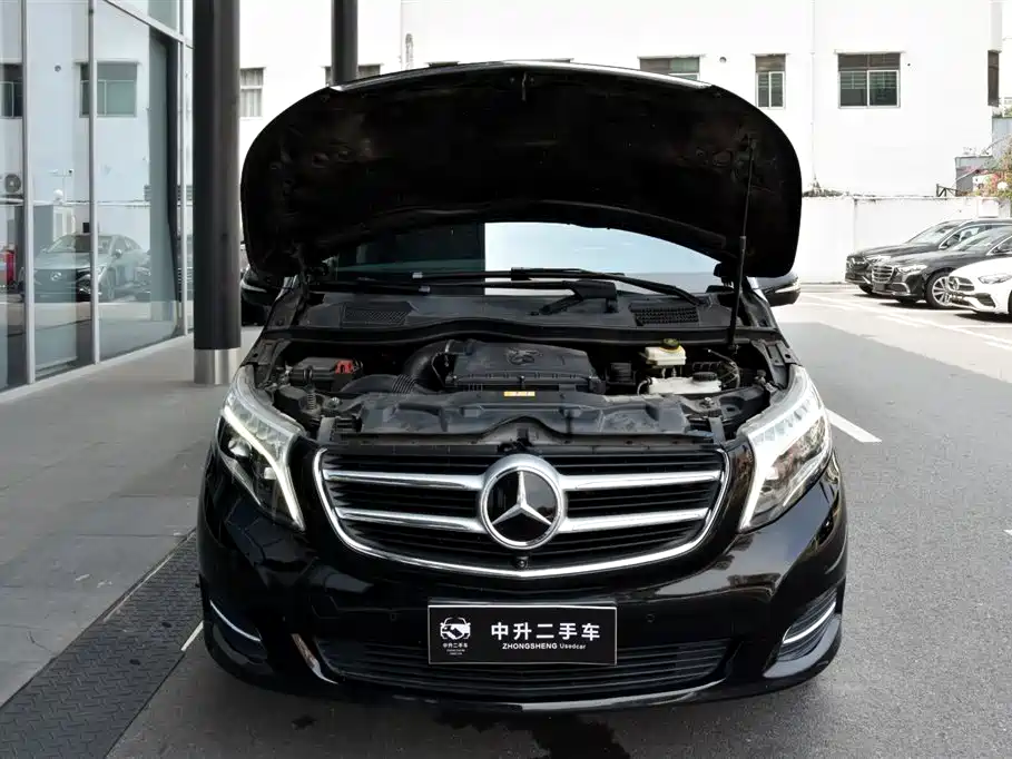 Mercedes-Benz V-Class 2020 — фото 16