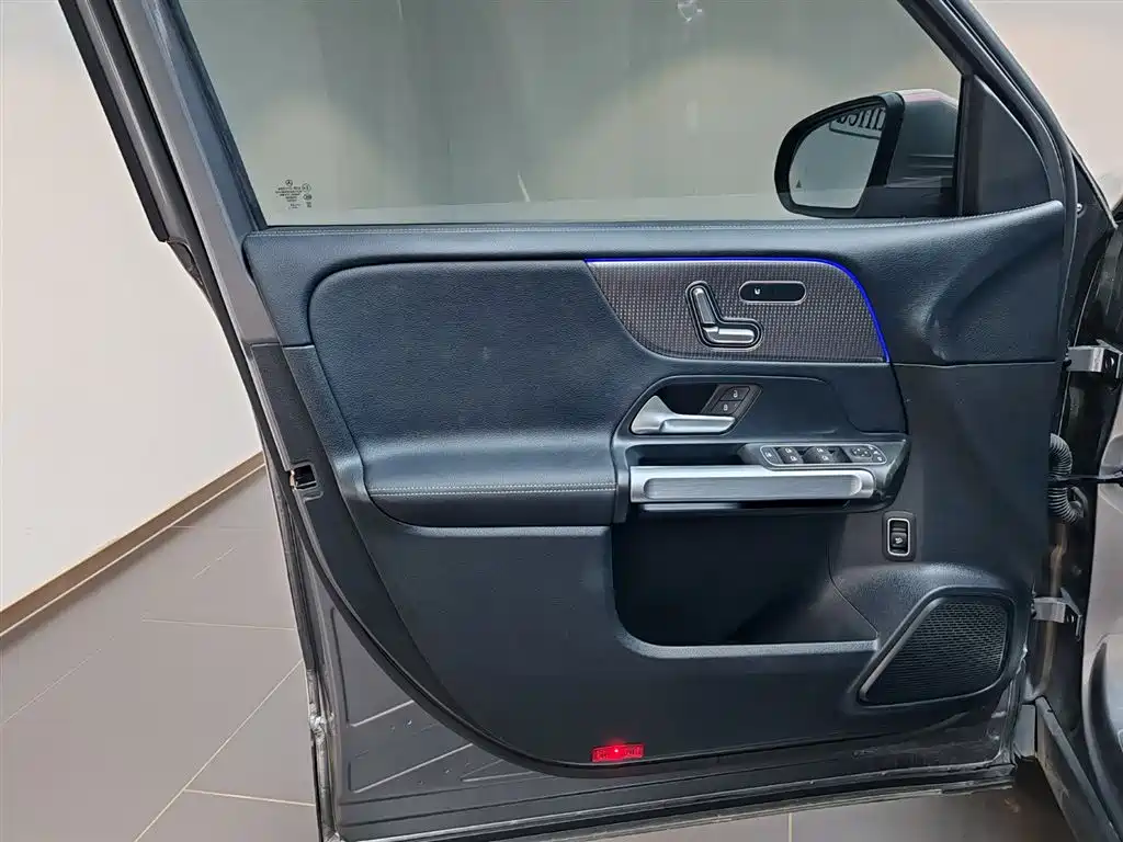 Mercedes-Benz EQB 2023 — фото 13