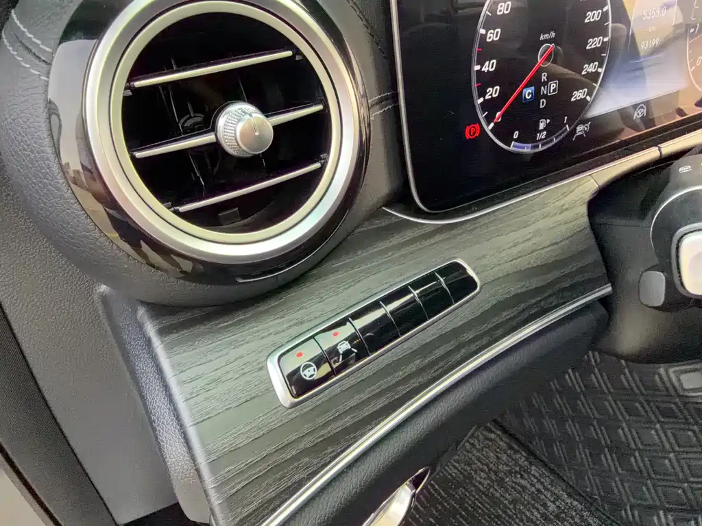 Mercedes-Benz E-Class 2019 — фото 17