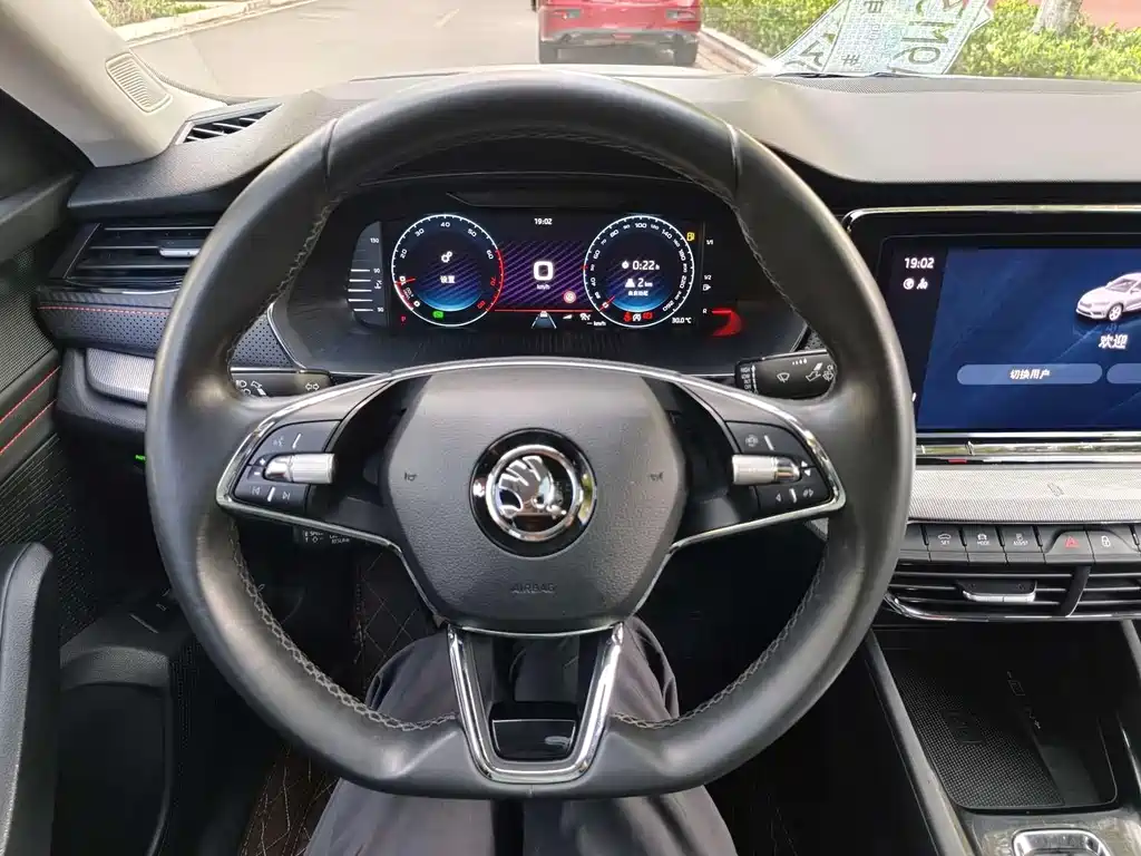Skoda Octavia 2022 — фото 16