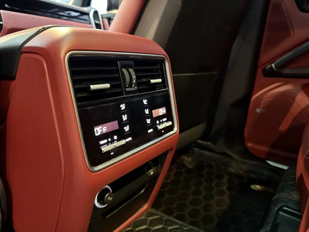 Porsche Cayenne 2018 — фото 11