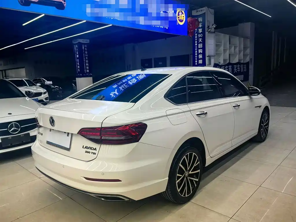 Volkswagen Lavida 2019 — фото 12