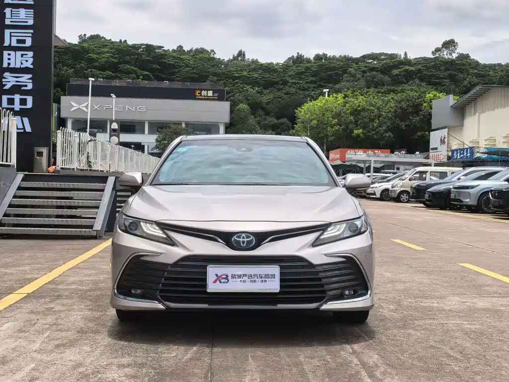 Toyota Camry 2021 — фото 2