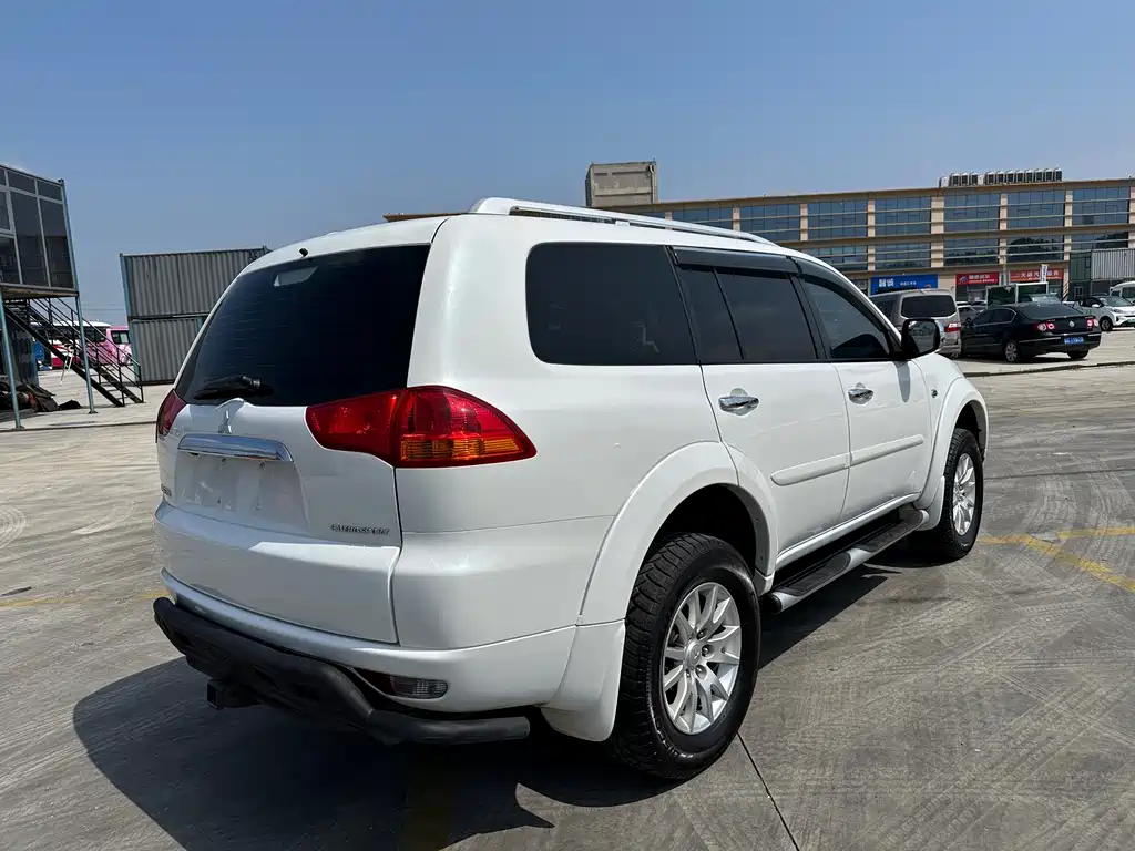 Mitsubishi Pajero Sport 2017 — фото 5