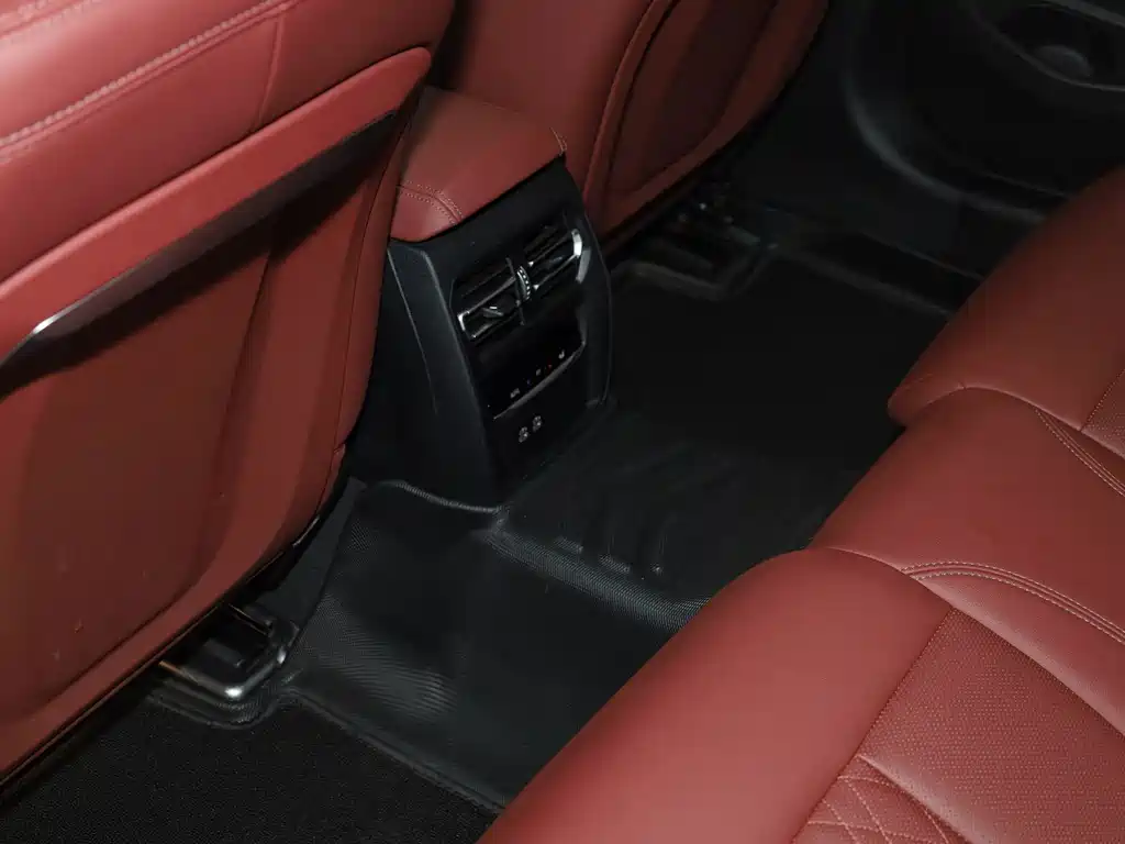 BMW 3 Series 2025 — фото 16