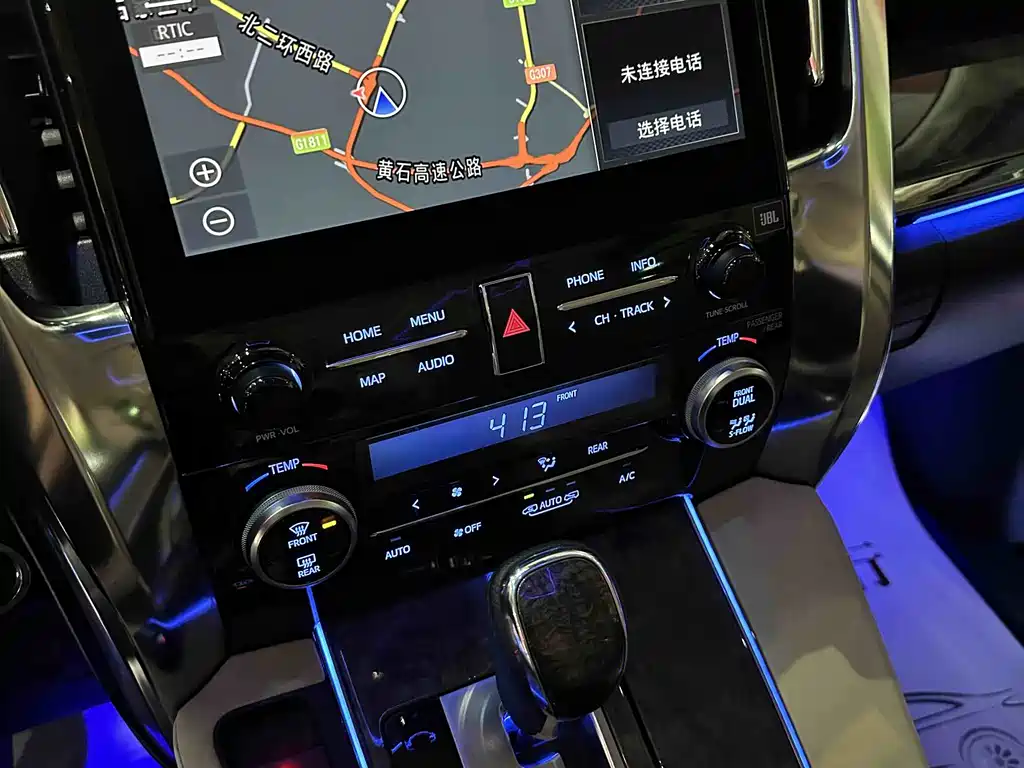Toyota Vellfire 2023 — фото 7
