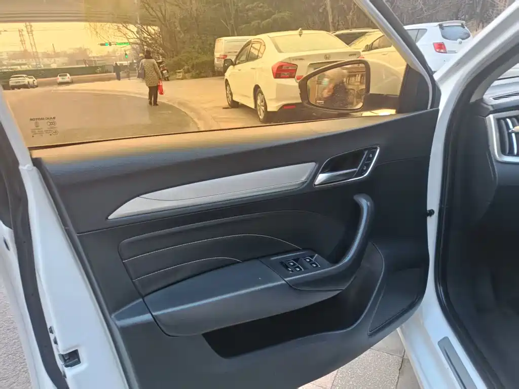 Roewe i6 New Energy 2019 — фото 4