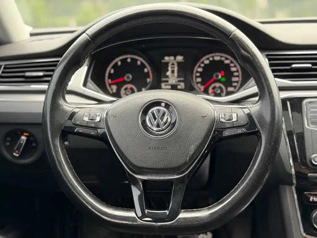 Volkswagen Passat 2018 — фото 14