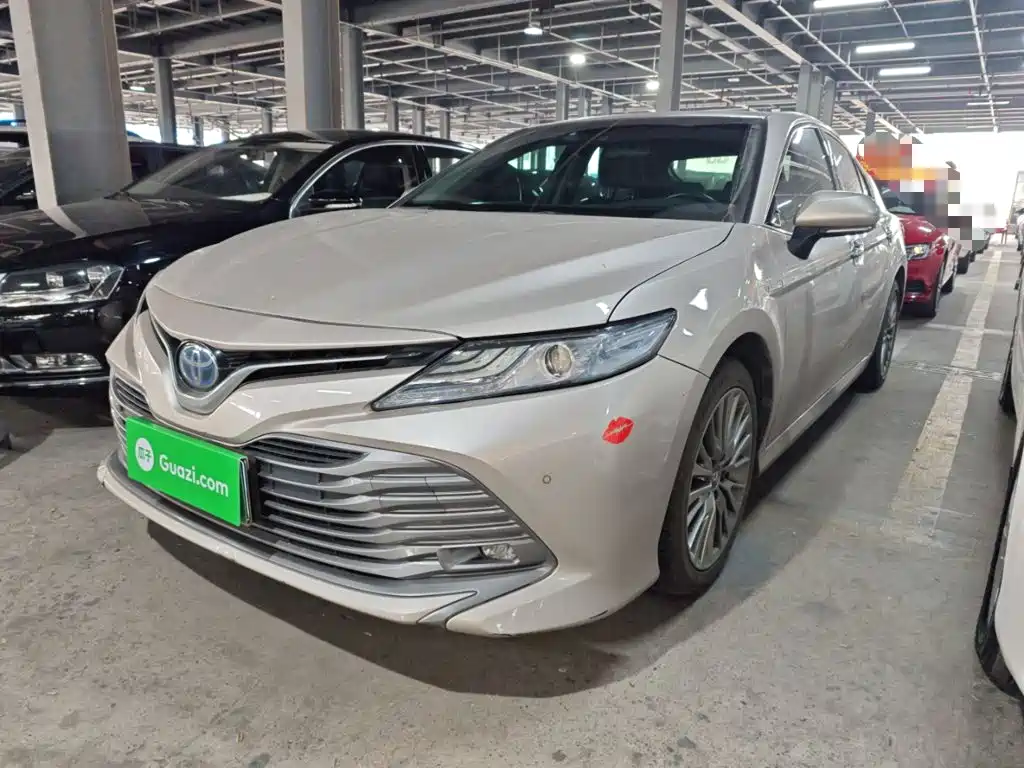 Toyota Camry 2019 — фото 1