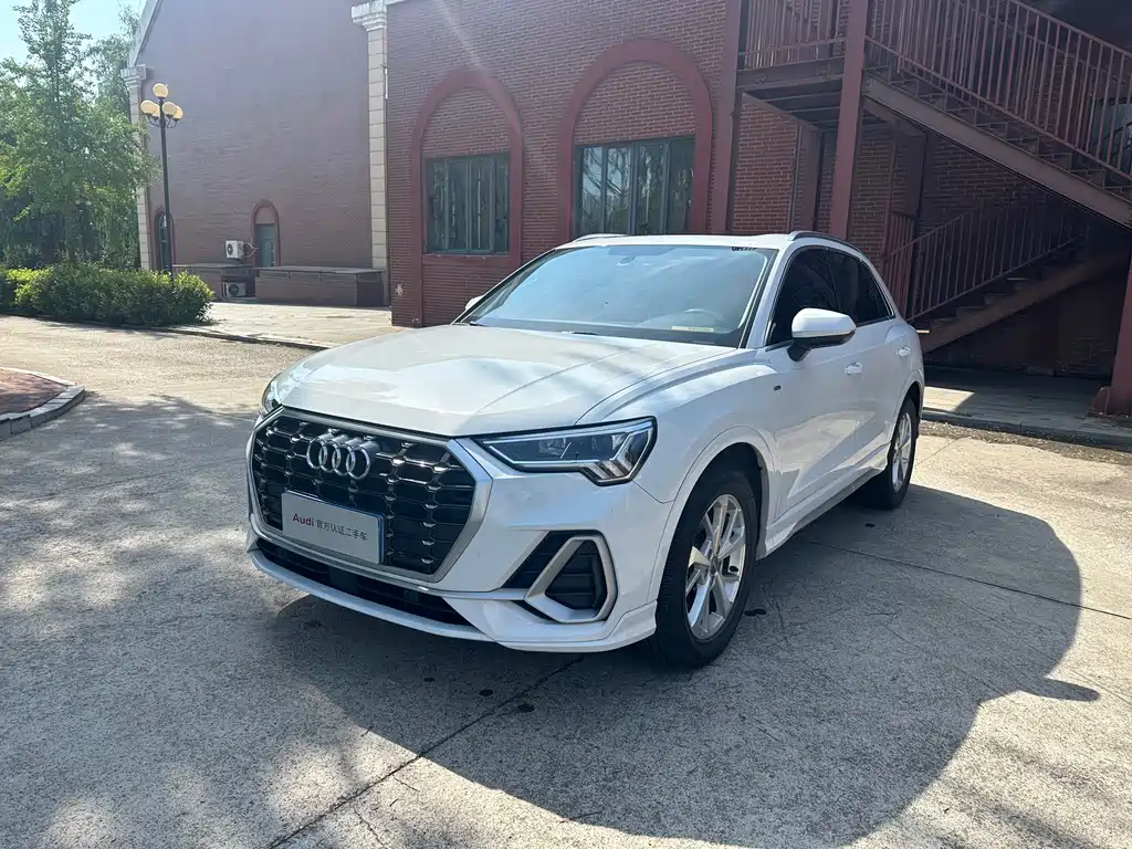 Audi Q3 2019 — фото 1