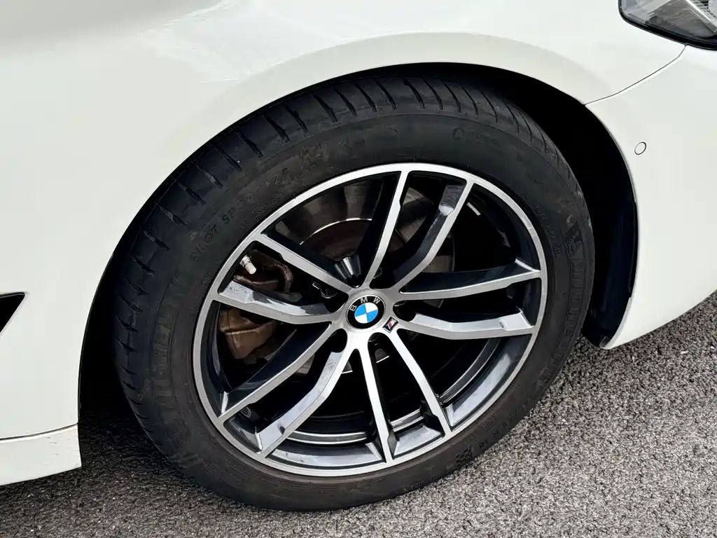 BMW 5 Series 2021 — фото 17