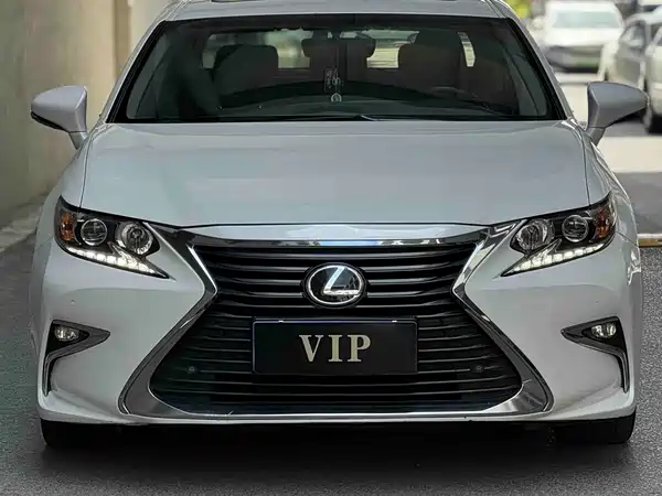 Lexus ES 2017